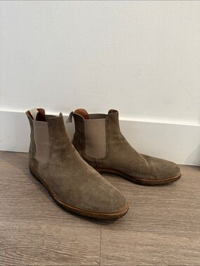 Common Projects Size 44 Men's Suede Chelsea Boots in Tan/Olive